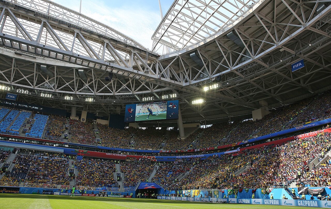 Piso de R$ 2.200, faturamento de R$ 1,5 bi. O futebol que não fecha